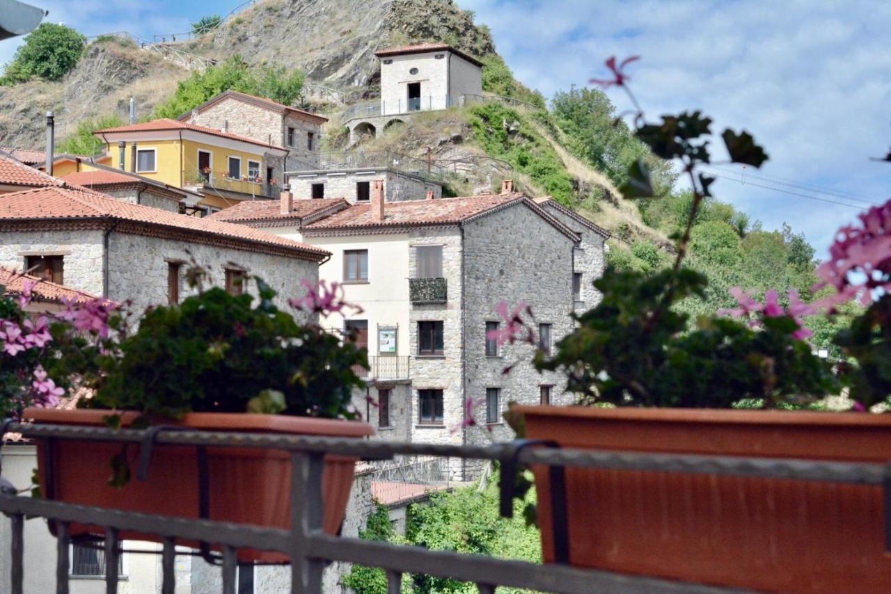 Borgo Manca Suite Sasso di Castalda Esterno foto